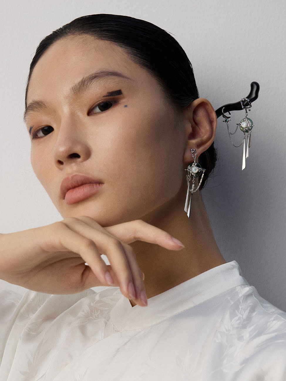 Oriental Moss Agate Dangles with Natural Pearl in Sterling Silver - Image 4