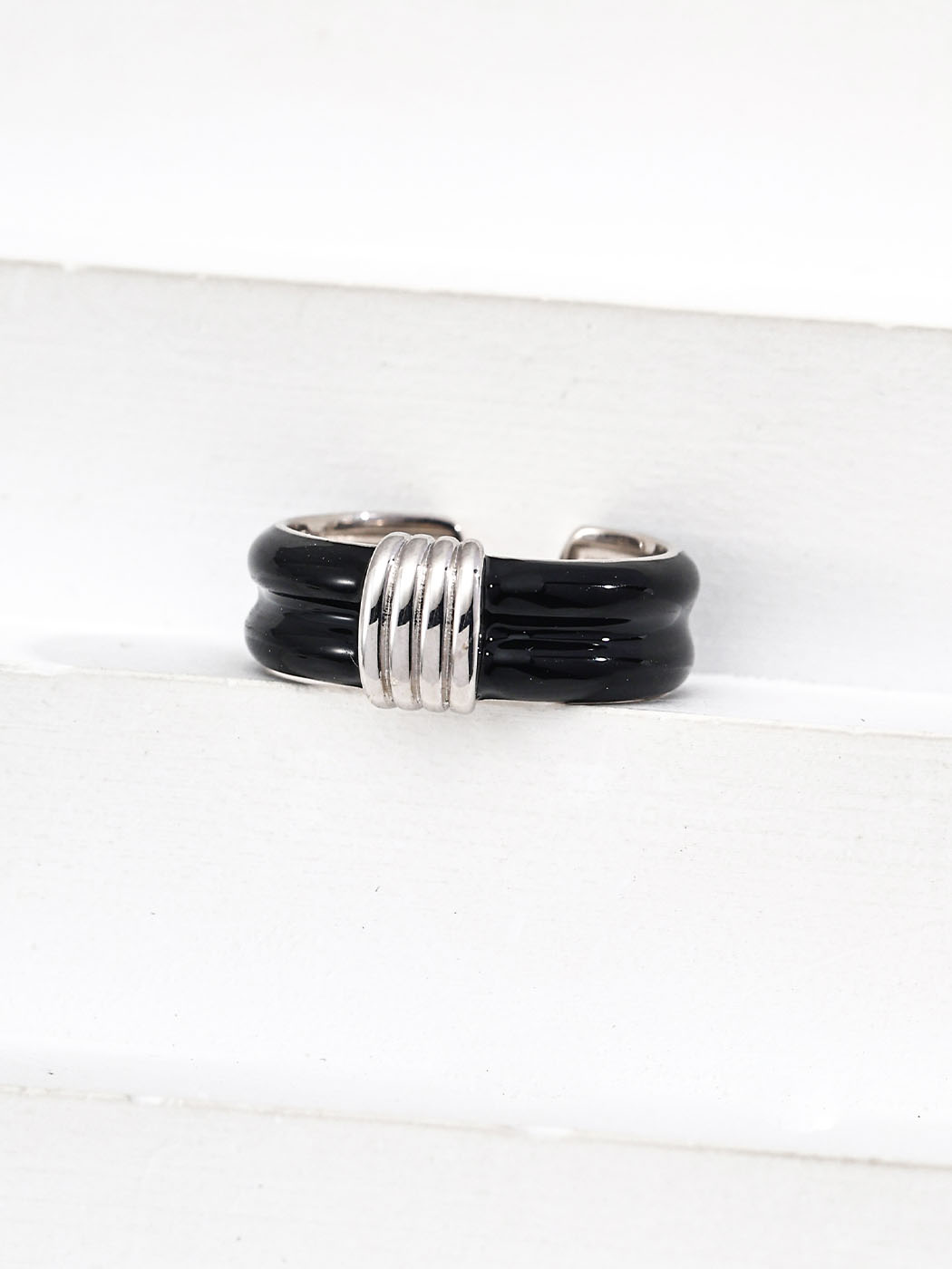 Black Enamel Sterling Ring Vintage Open Design - Image 4