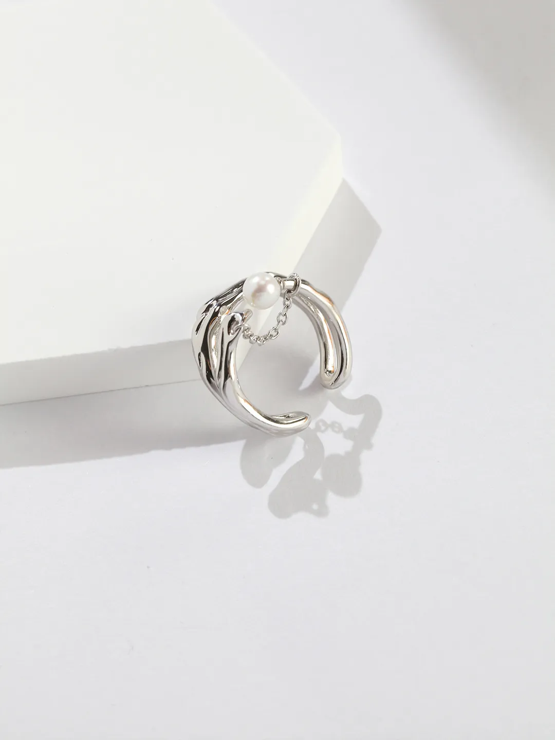 Vintage Gold Pearl Ring Fluid Wave Open Design - Image 4