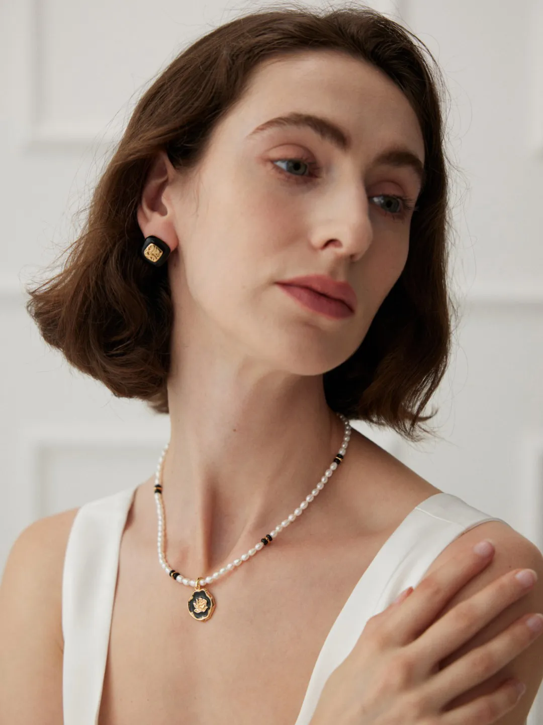 Baroque Scroll Enamel Stud - Image 6