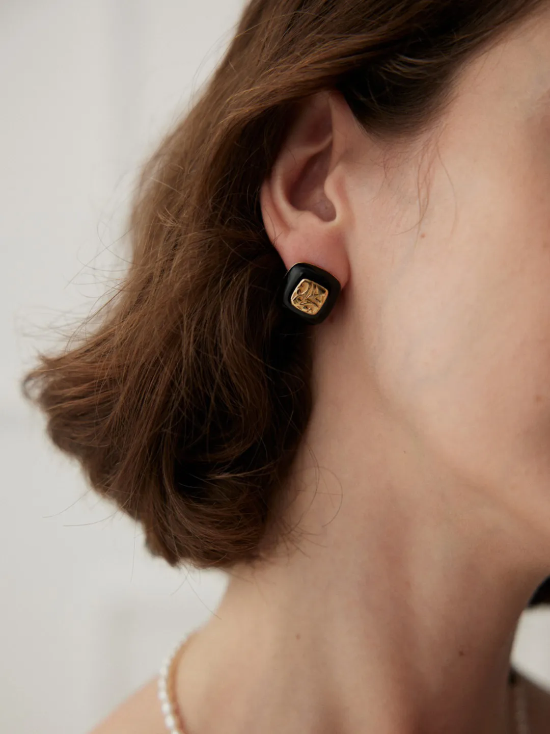 Baroque Scroll Enamel Stud - Image 2