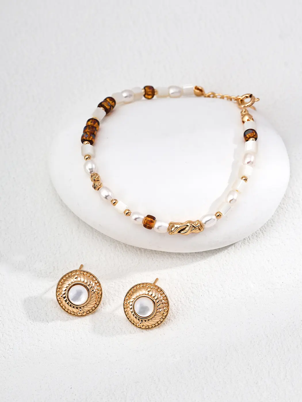 Earth Glow Bracelet with Pearl and Czech Glass - Image 4