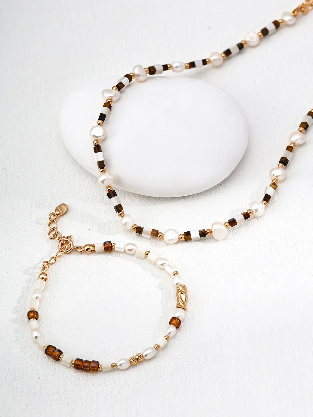 Earth Glow Bracelet with Pearl and Czech Glass - Image 3