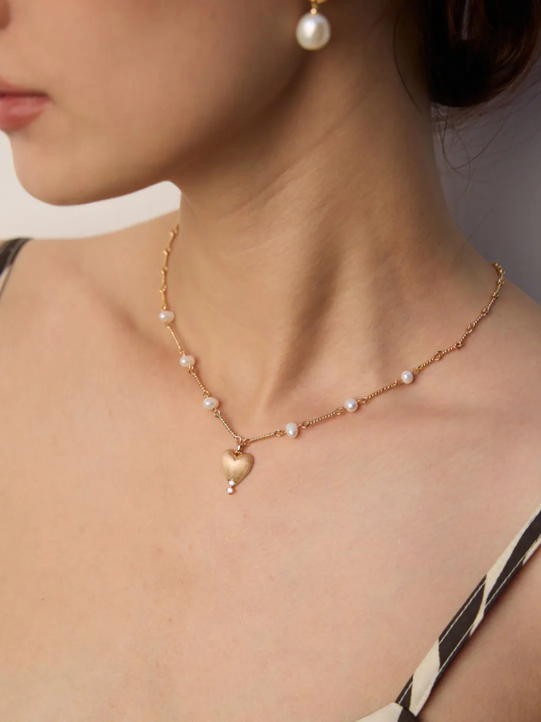 Dewdrop Heart Pendant with Pearl in Sterling Silver - Image 4