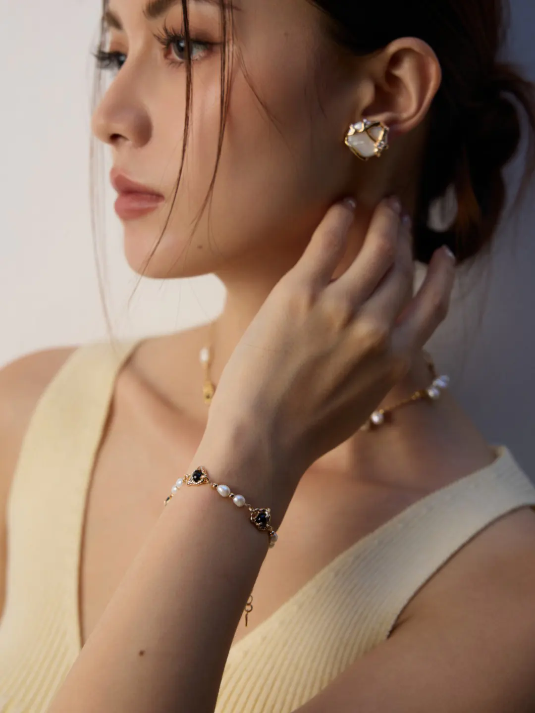 Natural Pearl Black Onyx Bracelet - Image 3