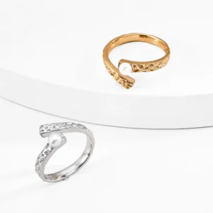 Interwoven Crest Band Pearl Sterling Silver Ring