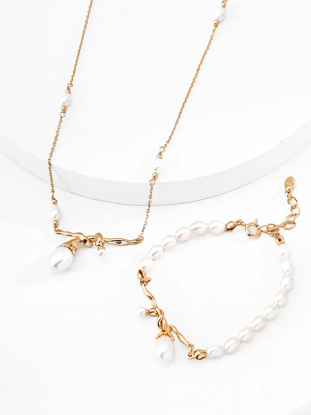Pearl Vine Branch Necklace in 18K Gold S925 Silver - Image 4