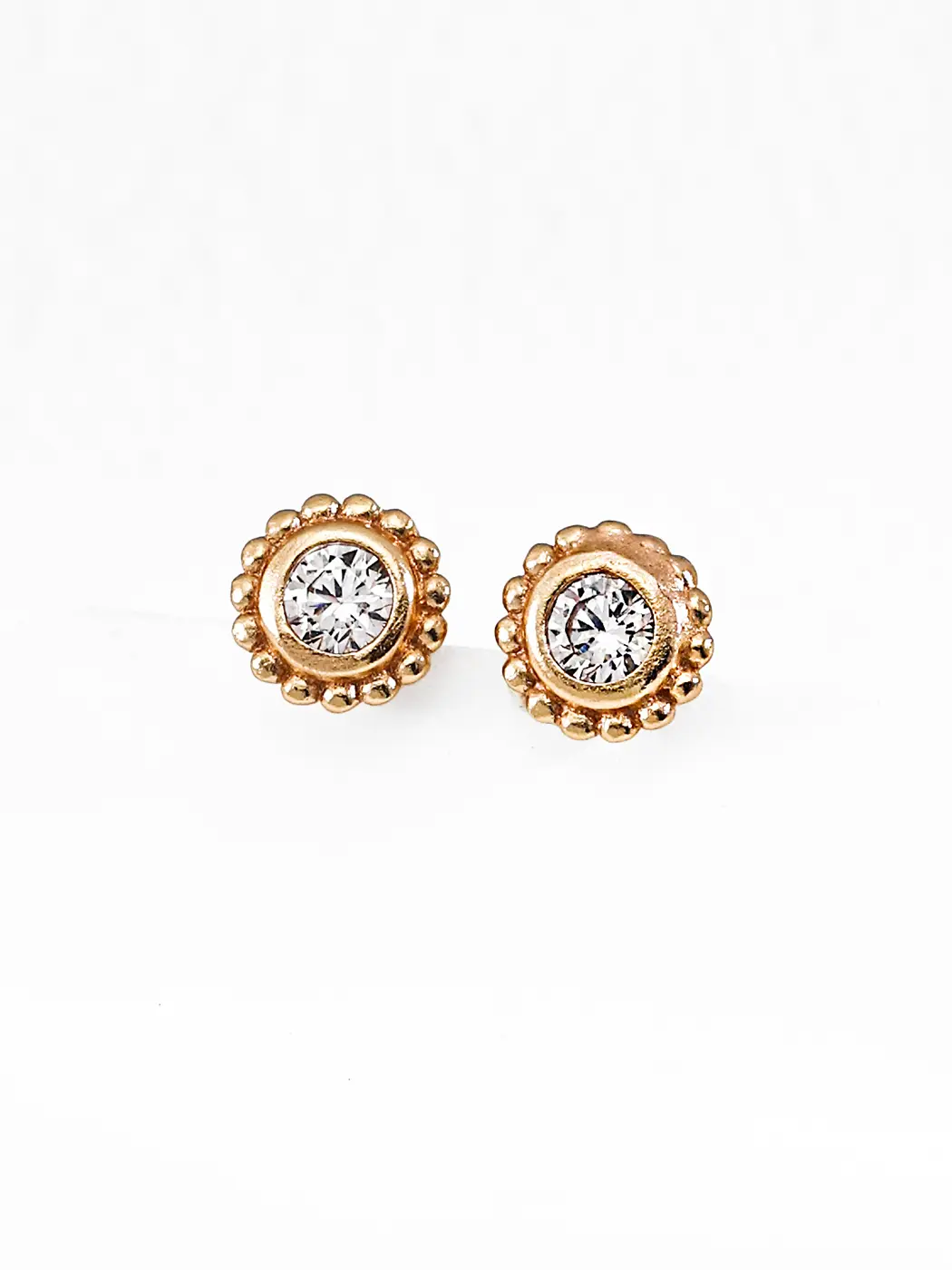 Gilded Oyster Crest Earrings with CZ in S925 - Image 3