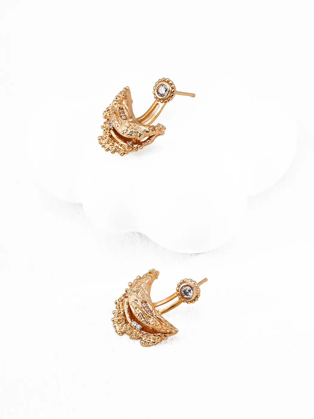 Gilded Oyster Crest Earrings with CZ in S925 - Image 2
