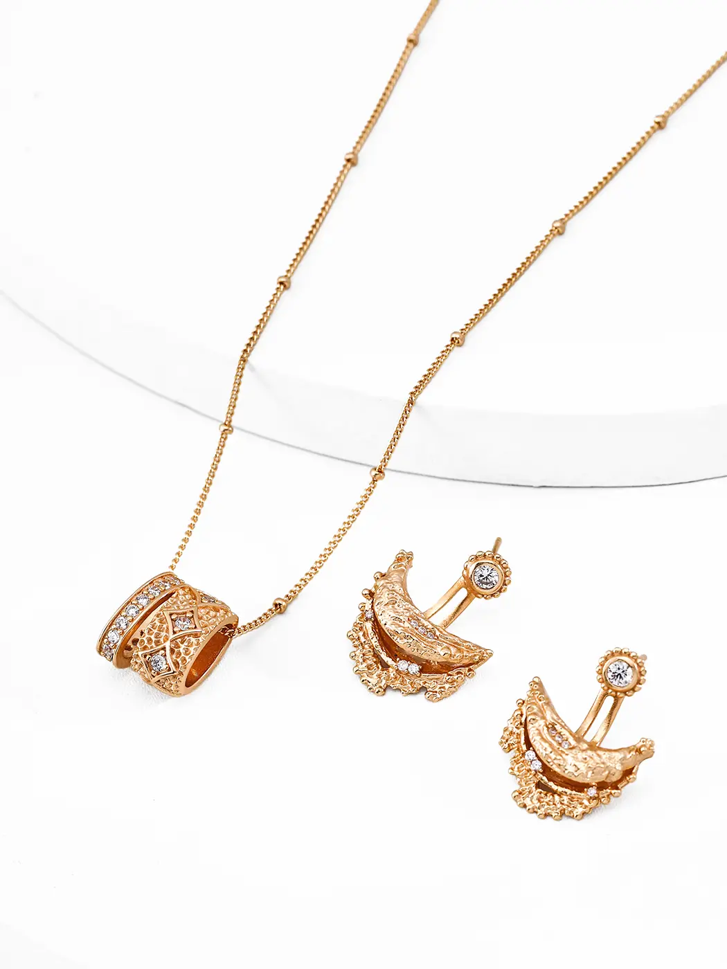 Gilded Oyster Crest Earrings with CZ in S925 - Image 4