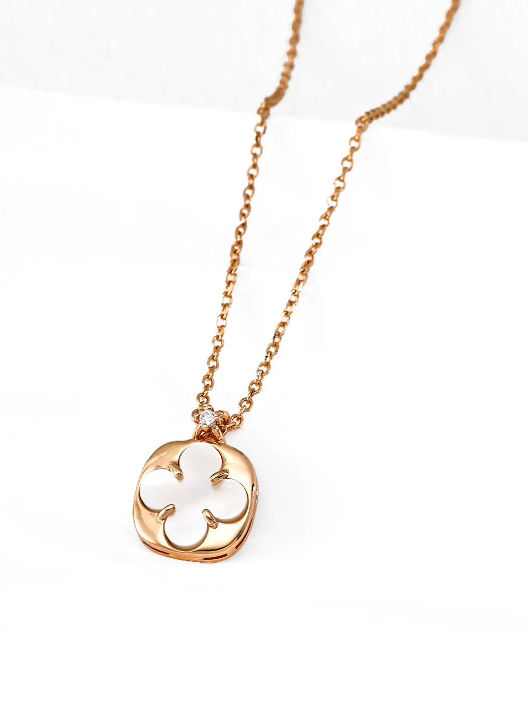 Clover Button Amulet Necklace with Red Agate in S925 - Image 6