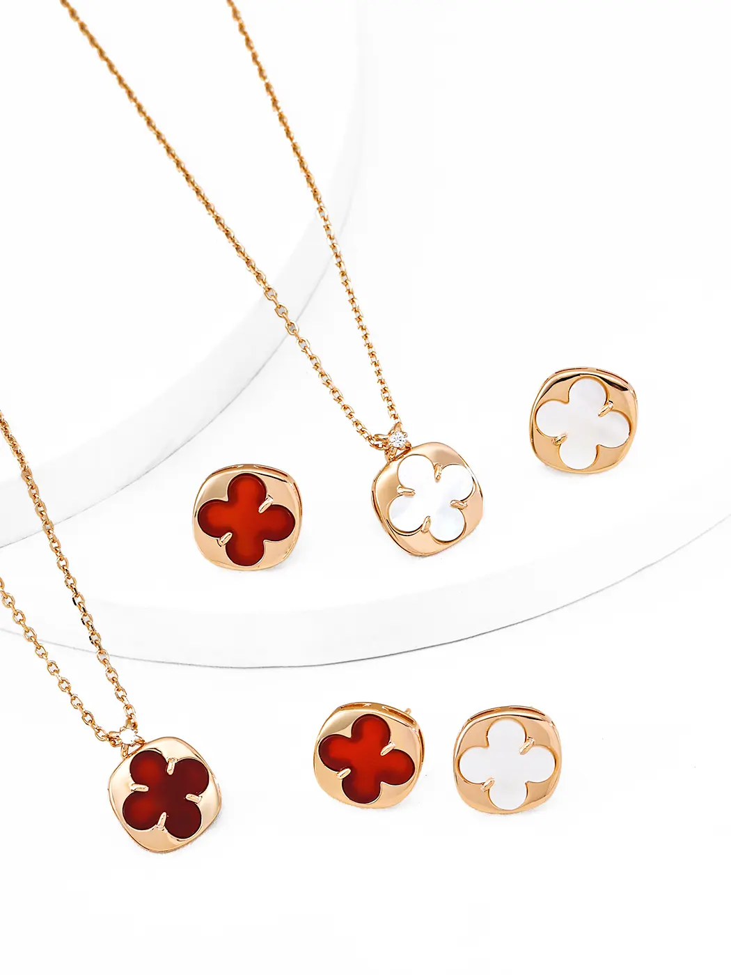 Clover Button Amulet Necklace with Red Agate in S925 - Image 3