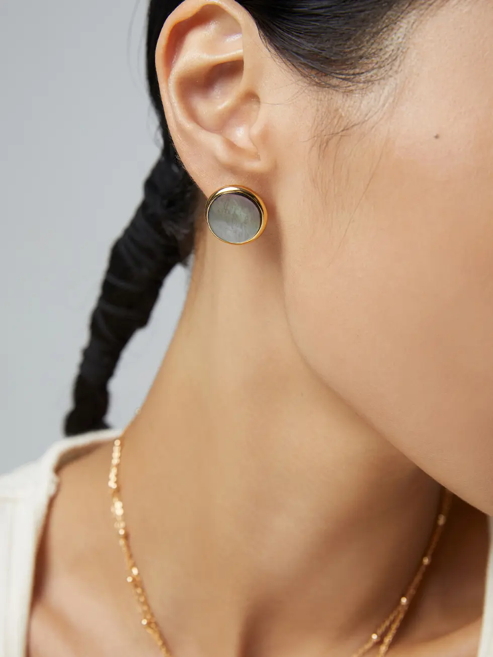 Abyss Halo Studs with Black Shell in S925 - Image 2