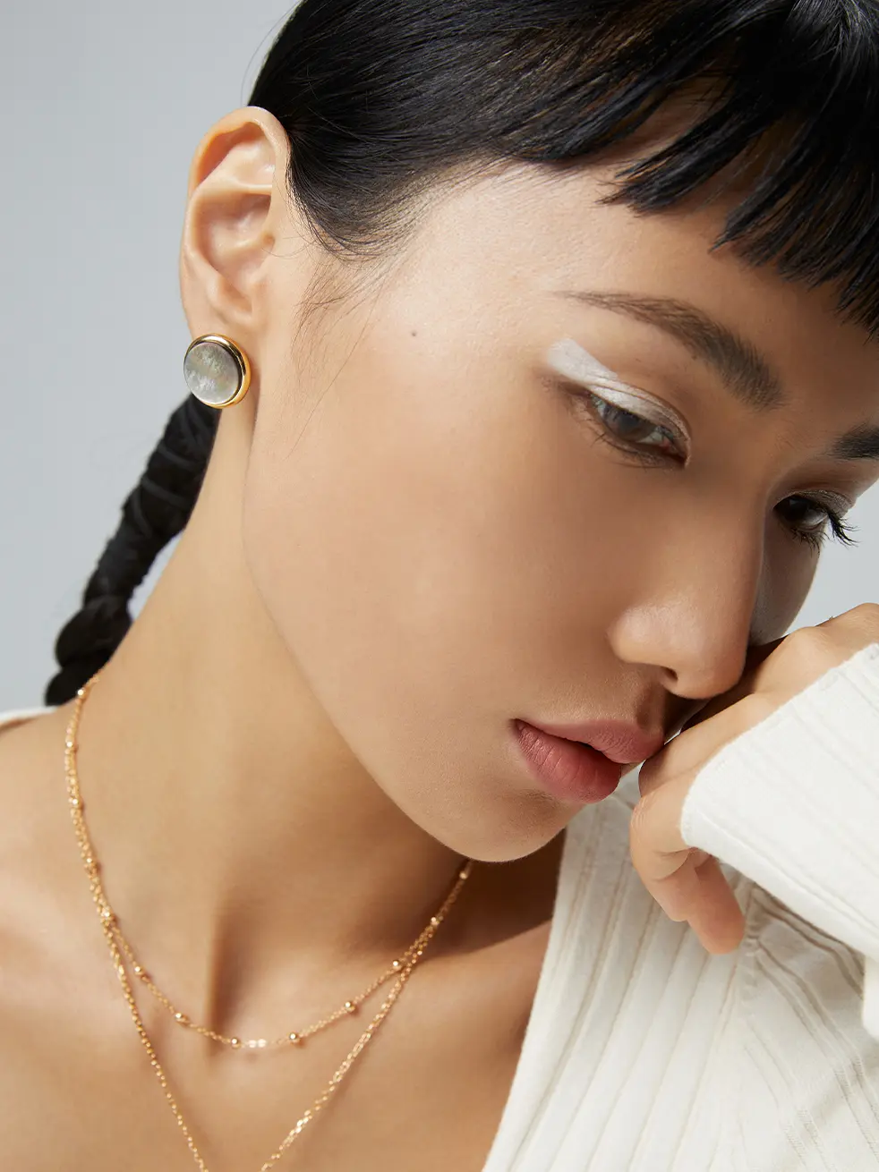 Abyss Halo Studs with Black Shell in S925 - Image 4