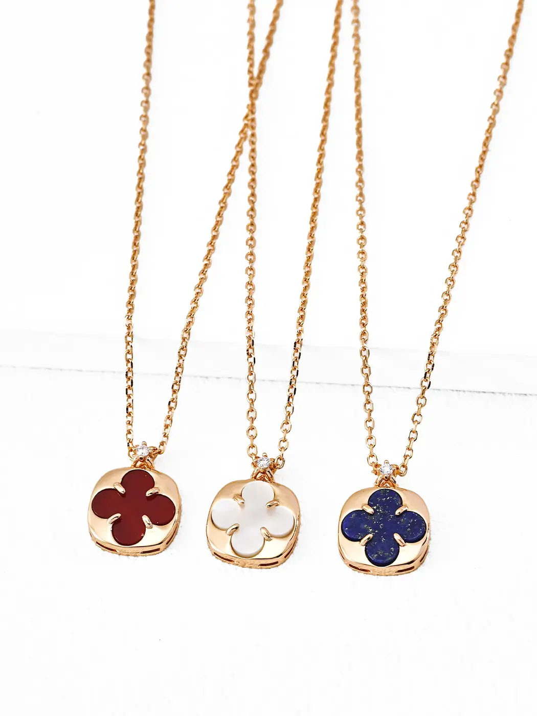 Clover Button Amulet Necklace with Red Agate in S925