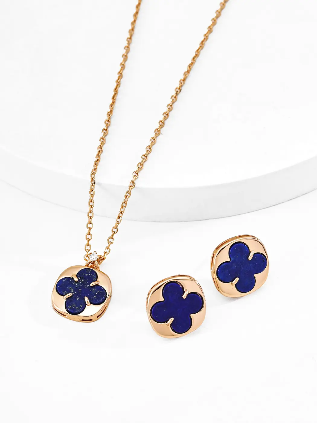 Clover Button Amulet Necklace with Red Agate in S925 - Image 4